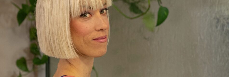 Caschetto biondo con frangia realizzato da Hairshaper